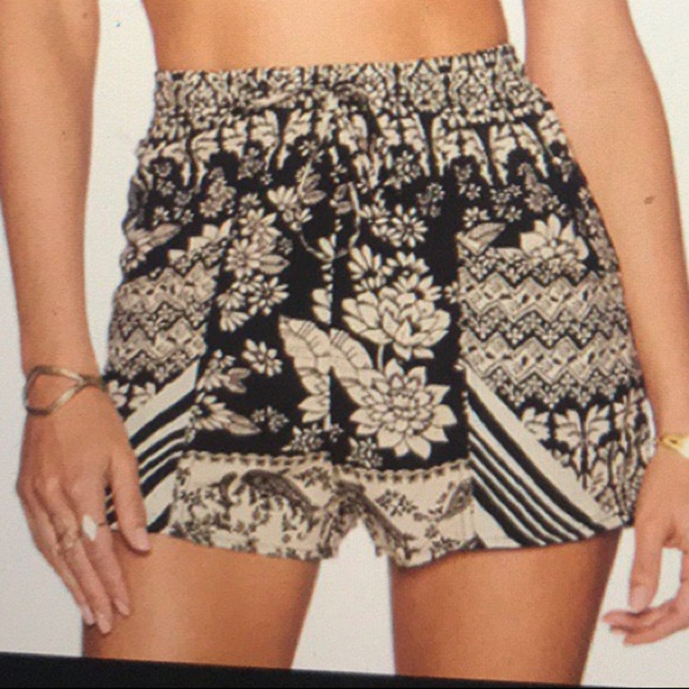 Novella Royale shorts